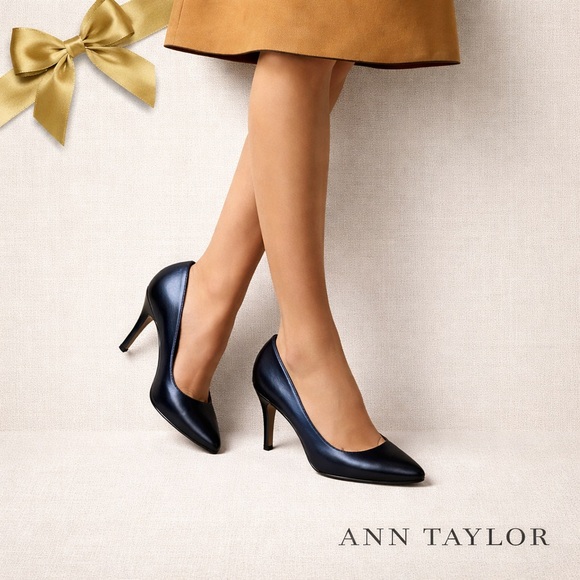 Ann Taylor Shoes - Ann Taylor Two-Tone Pumps Dark Blue Black Pointed Toe 6.5